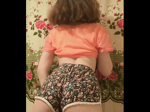 ❤️ 性感的年轻宝贝在镜头前脱下她的短裤 Anal video﹏﹏