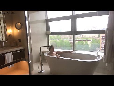 ❤️ 巨大的宝贝 激情地在浴室里撸起了她的阴部 Anal video﹏﹏